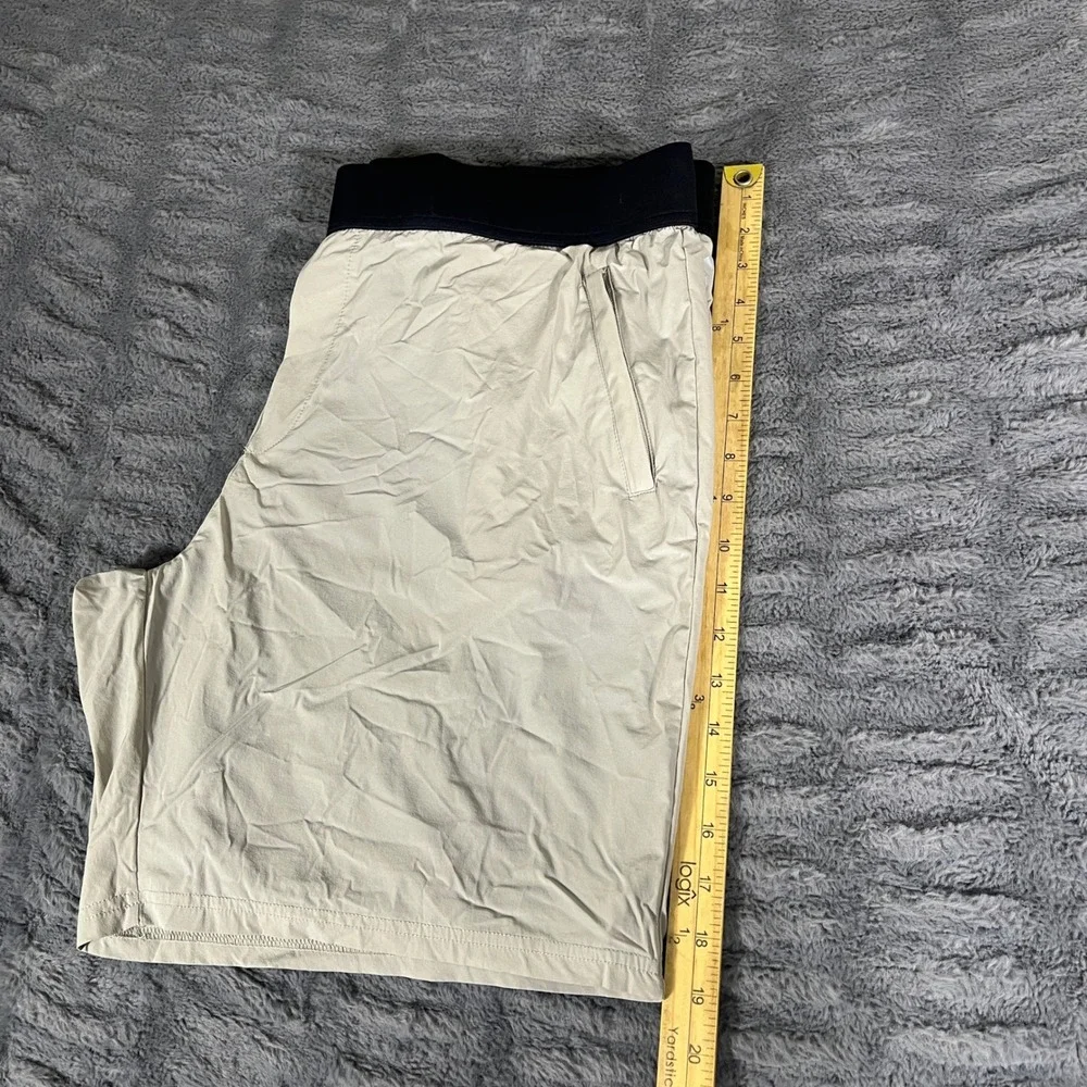 Rugged Black Mens XL Athletic Training Shorts Tan Lined Zipper Pockets Stretch